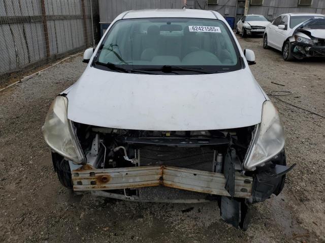 Sedans NISSAN VERSA 2014 Biały