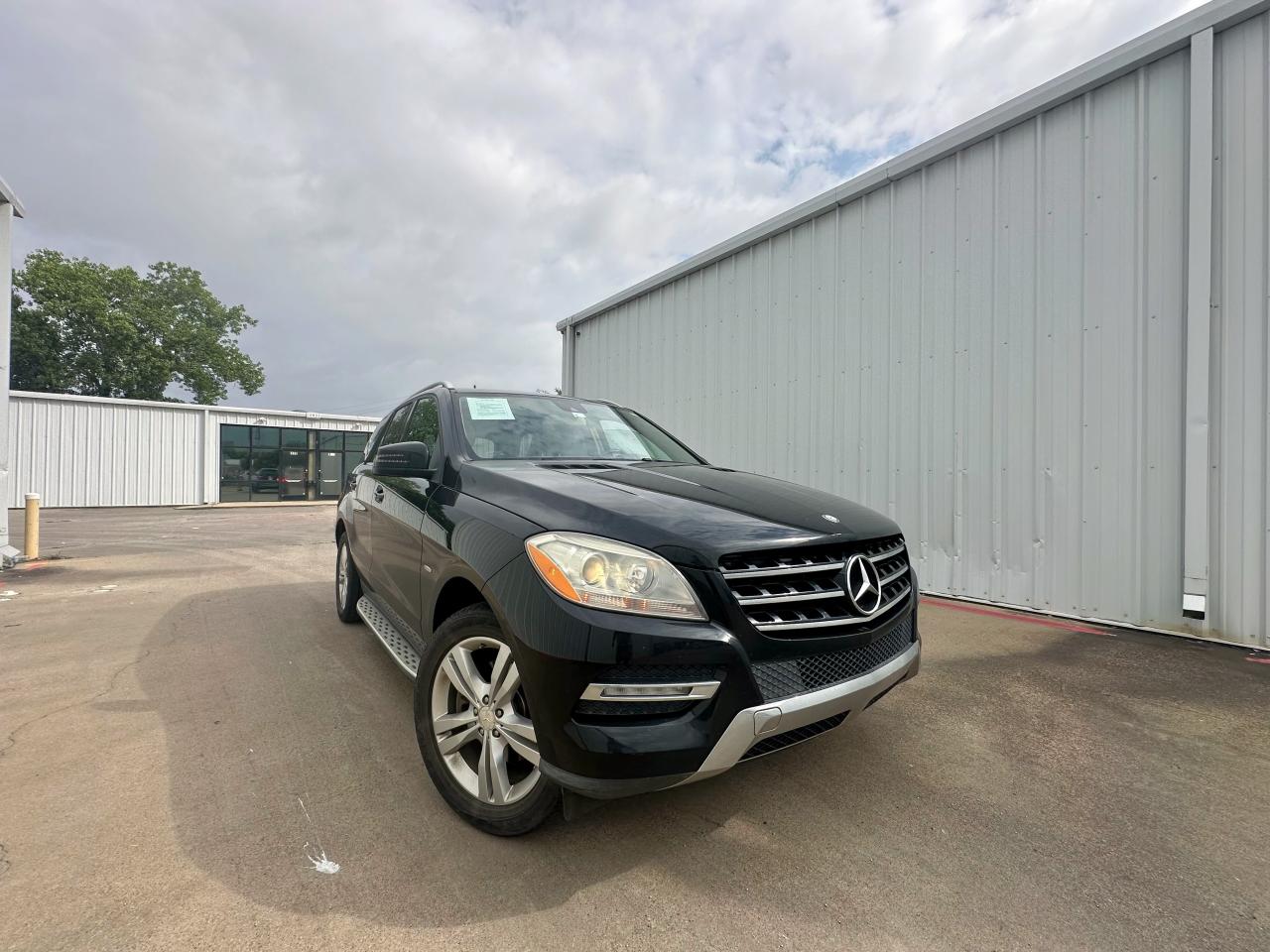 2012 Mercedes-Benz Ml 350 4Matic   for Sale in Grand Prairie, TX - Minor Dent/Scratches