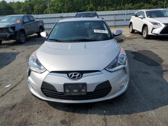  HYUNDAI VELOSTER 2017 Srebrny