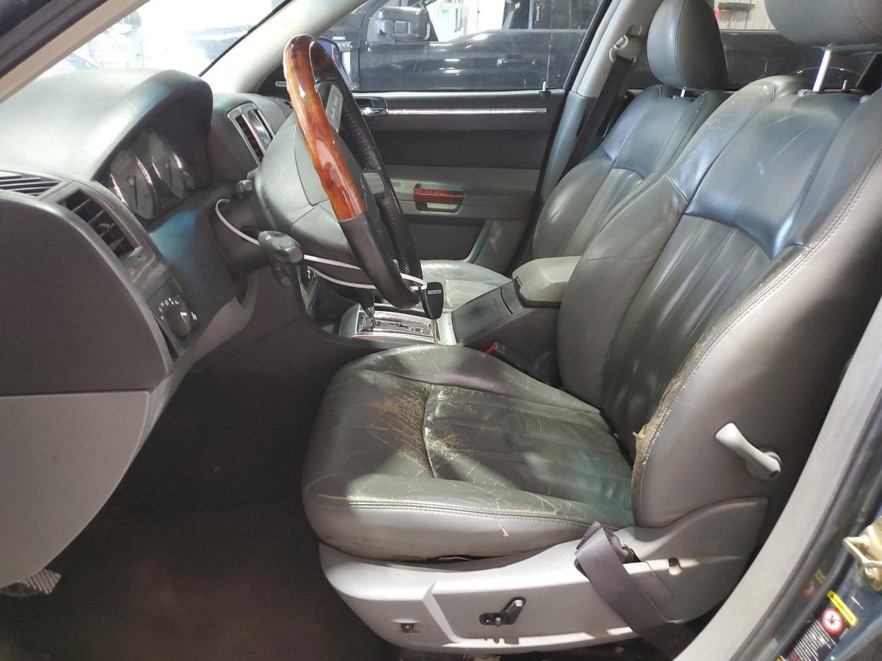 2005 Chrysler 300C VIN: 2C3AA63HX5H608038 Lot: 60085345