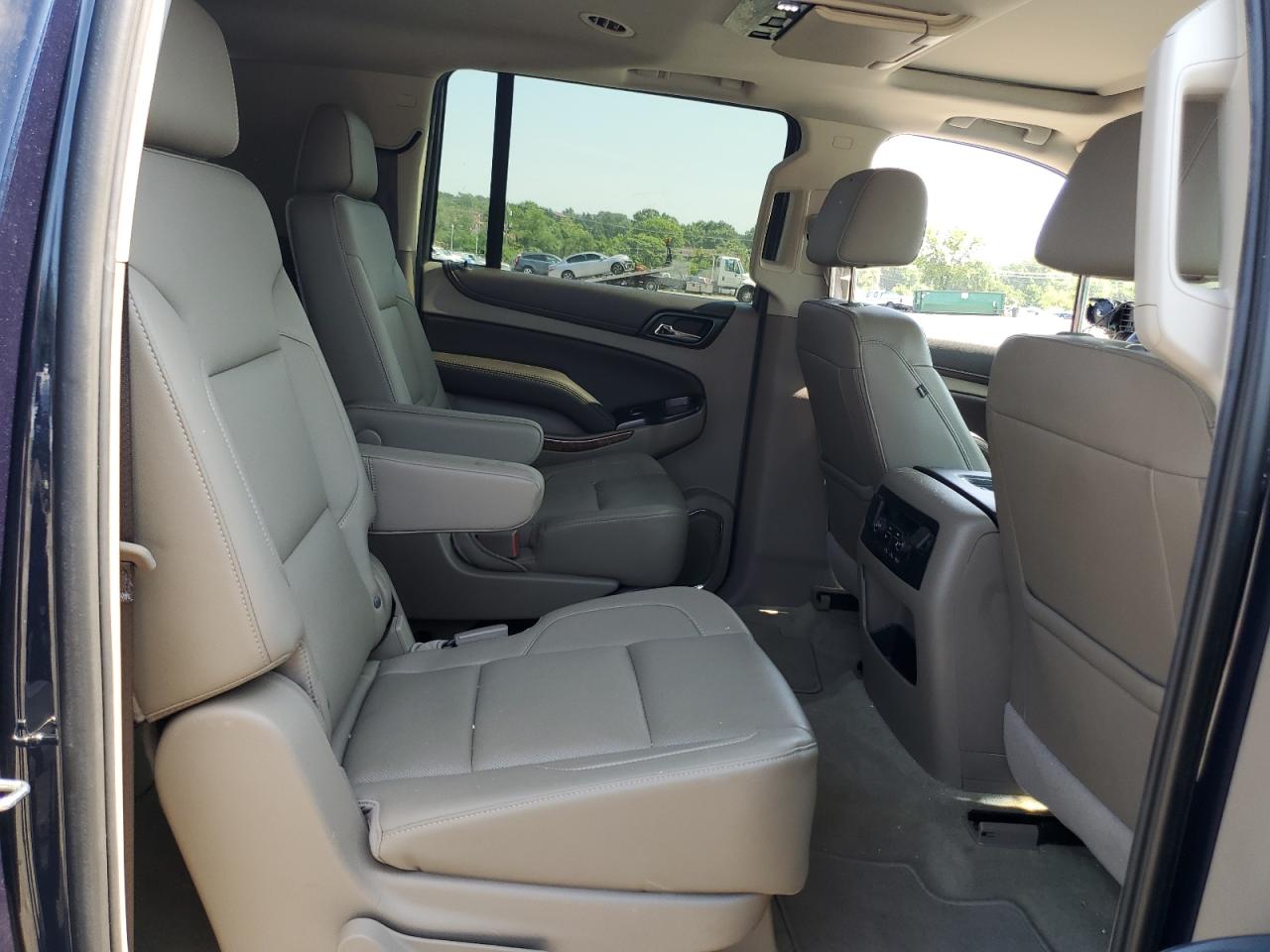 2017 Chevrolet Suburban K1500 Premier VIN: 1GNSKJKC8HR280491 Lot: 62674785
