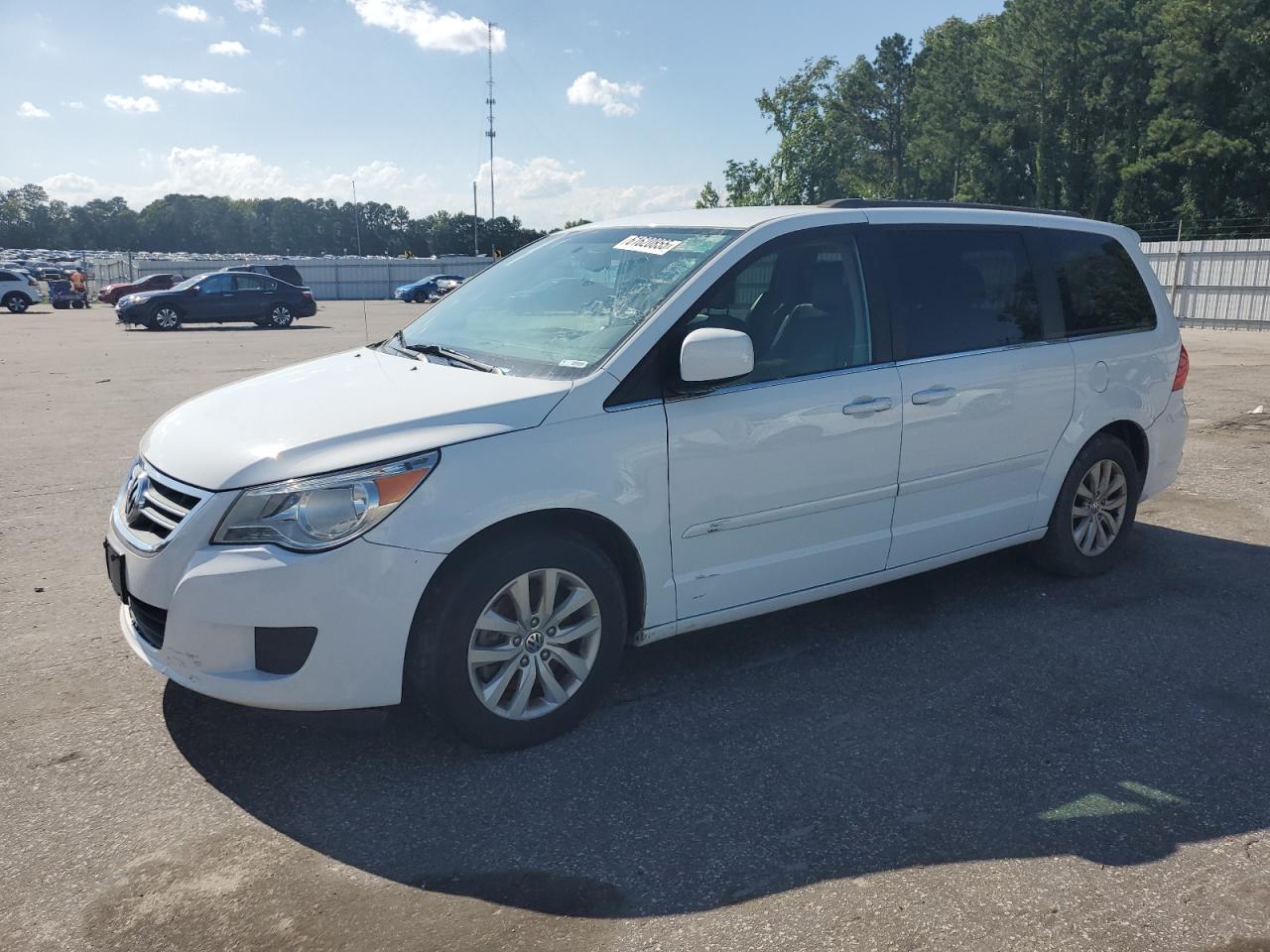 2C4RVABG7ER134347 VOLKSWAGEN ROUTAN Photo 1