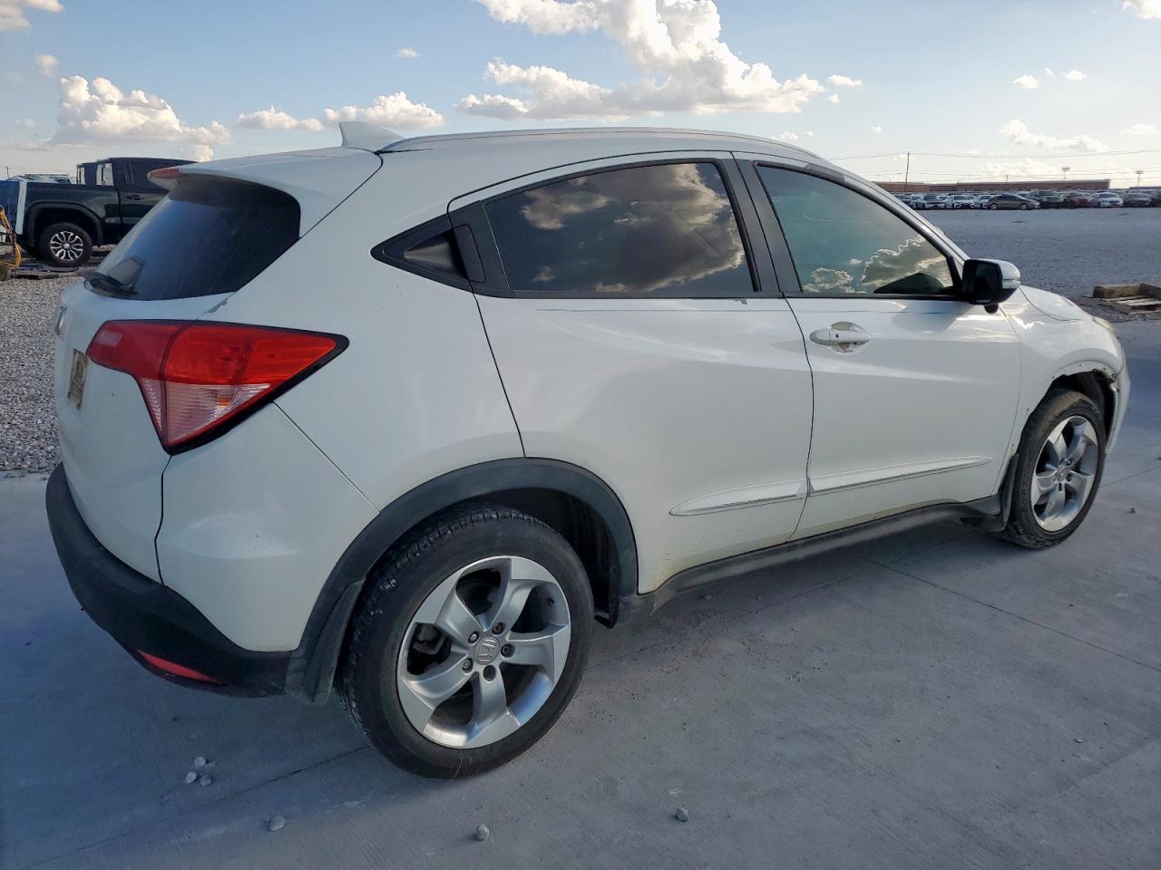 HONDA HR-V 2017 VIN 3CZRU5H79HM719017 фото 3