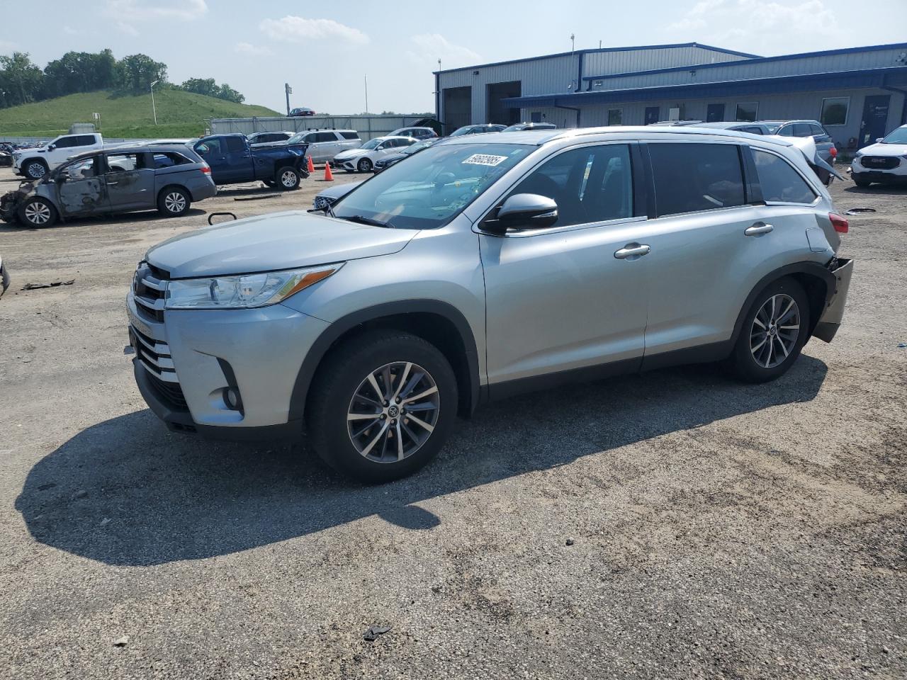 2019 Toyota Highlander Se for Sale in Mcfarland, WI - Side