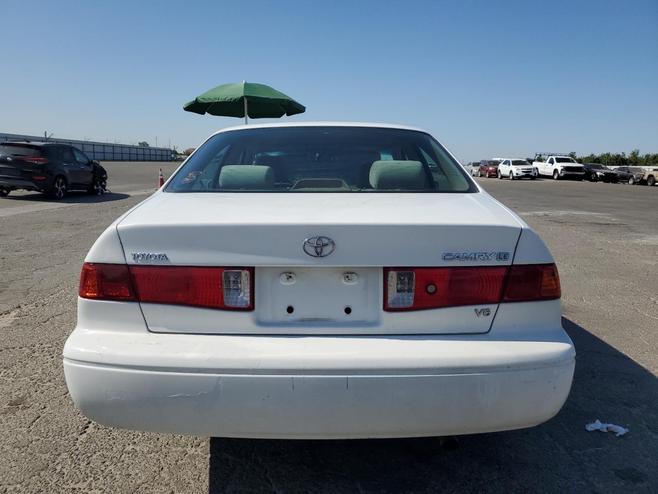 2000 Toyota Camry Le VIN: 4T1BF22K1YU955732 Lot: 62236265