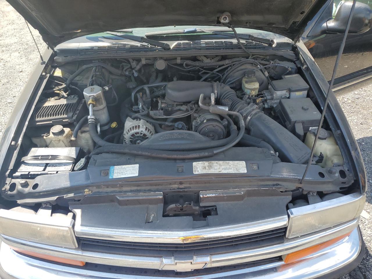 1998 Chevrolet Blazer VIN: 1GNDT13W6W2102082 Lot: 61773115