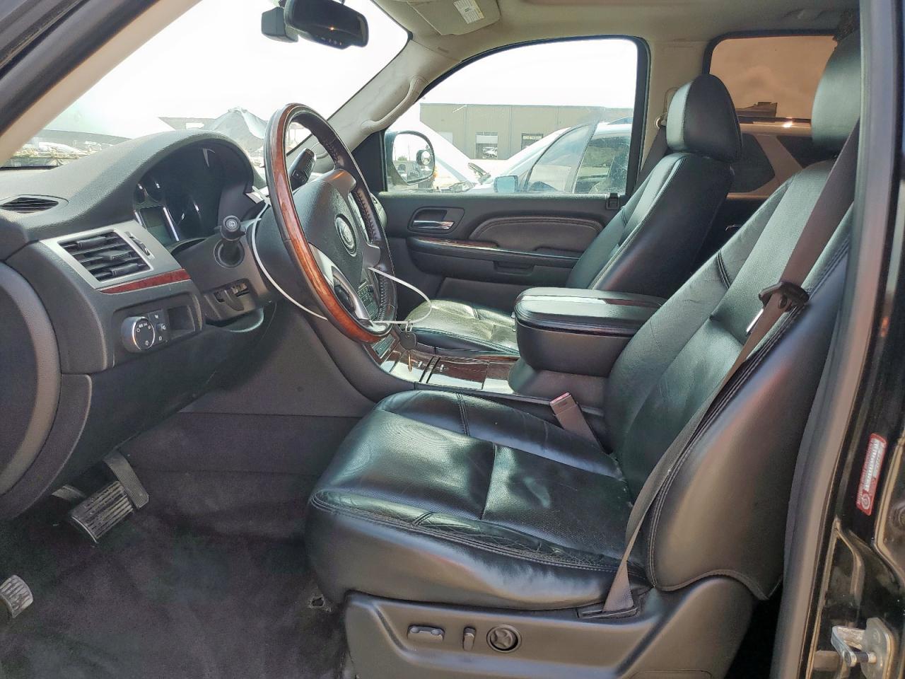 2007 Cadillac Escalade Luxury VIN: 1GYFK63817R421931 Lot: 59149375