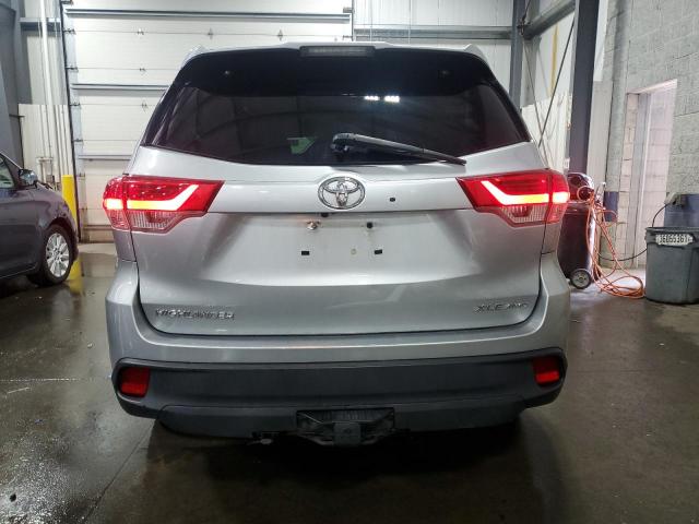  TOYOTA HIGHLANDER 2017 Srebrny