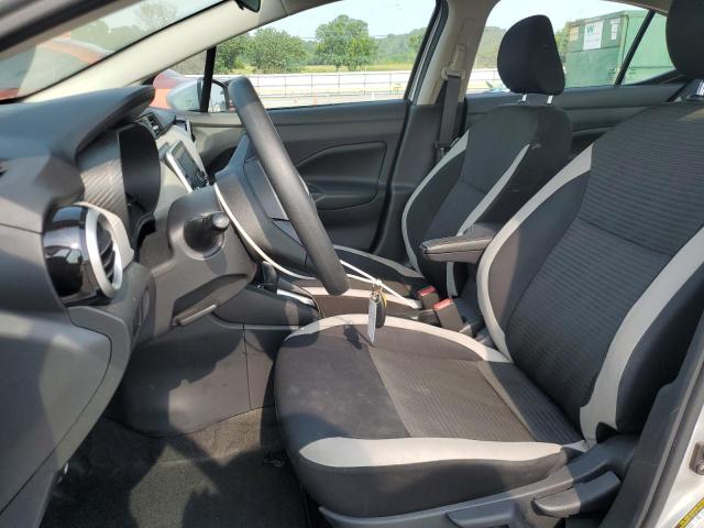  NISSAN VERSA 2020 Srebrny