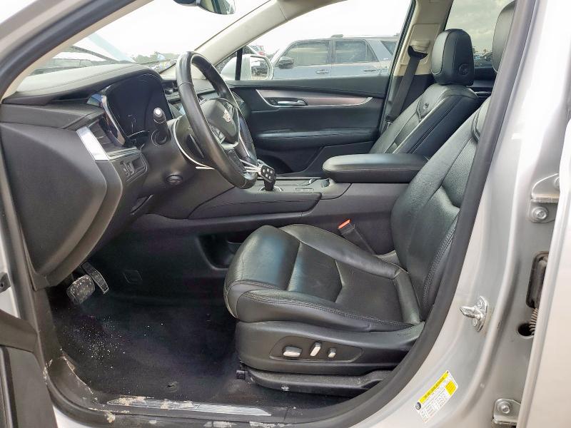  CADILLAC XT5 2019 Srebrny