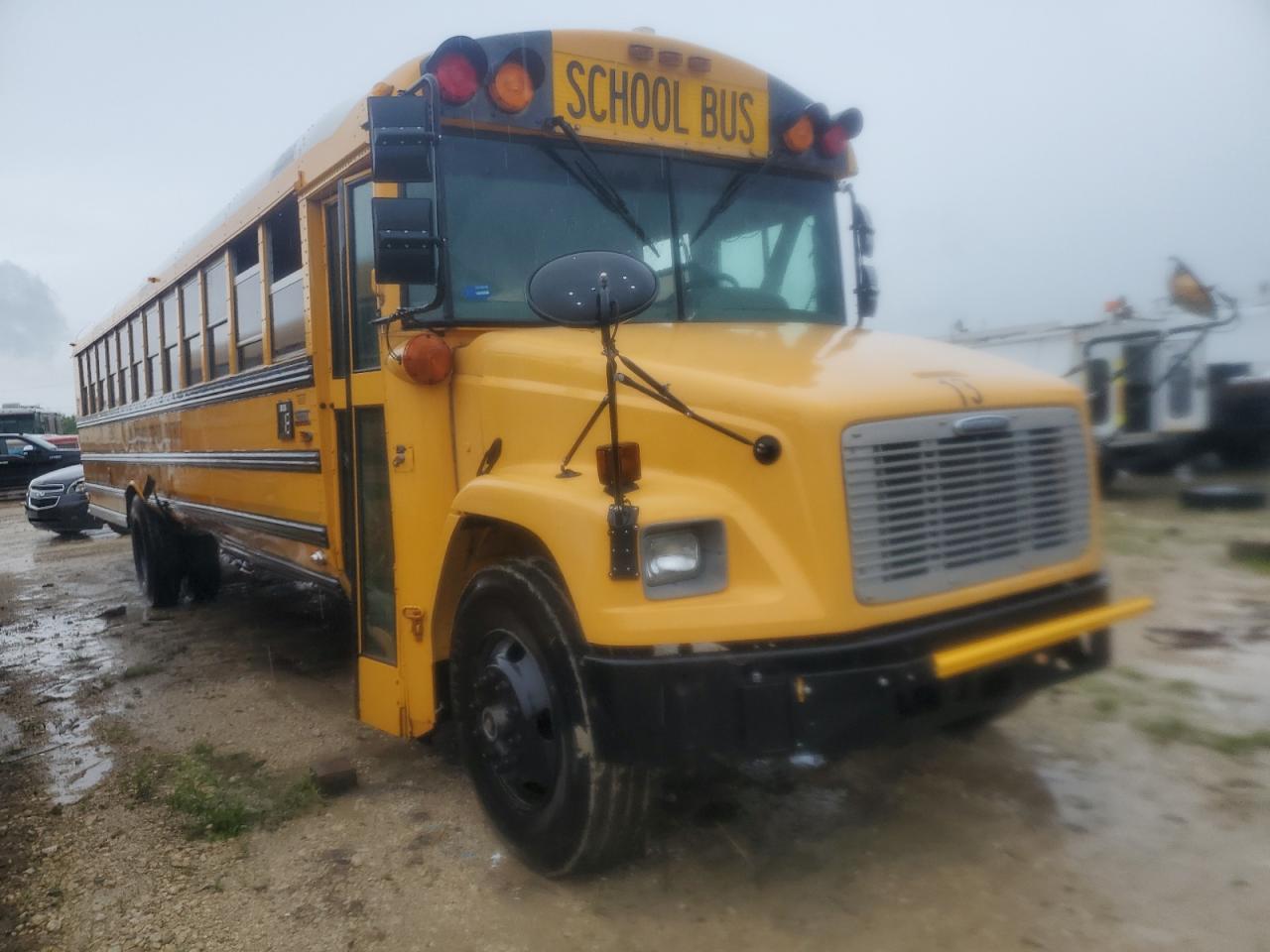 2006 Freightliner Chassis Fs65 for Sale in Kansas City, KS - Side