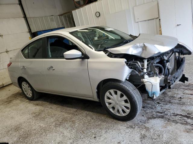  NISSAN VERSA 2017 Srebrny