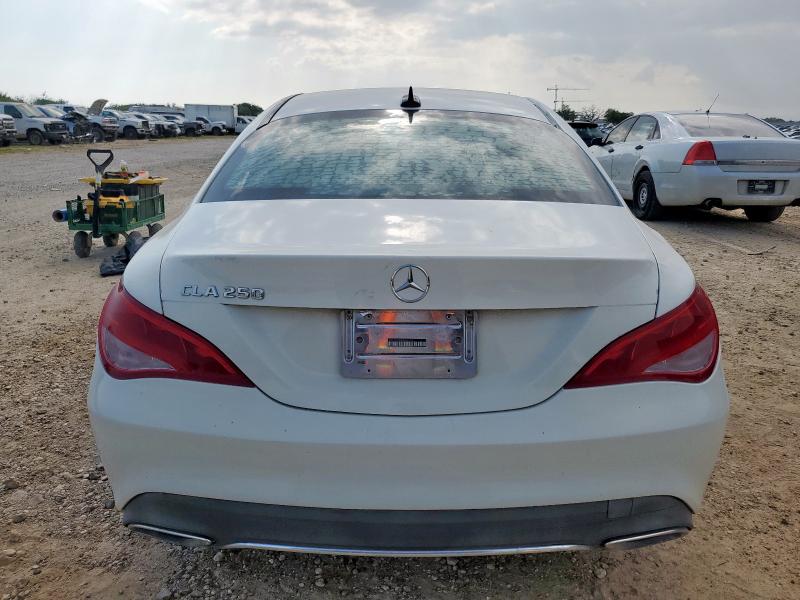 Sedans MERCEDES-BENZ CLA-CLASS 2017 Biały