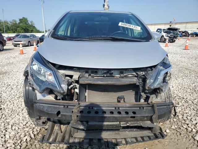  NISSAN VERSA 2017 Srebrny