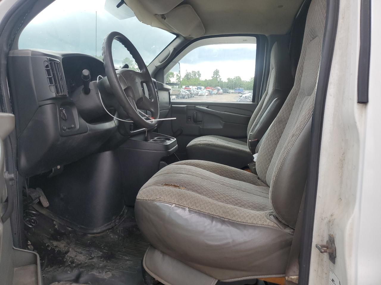 2005 Chevrolet Express G3500 VIN: 1GBJG31U251102425 Lot: 60114225