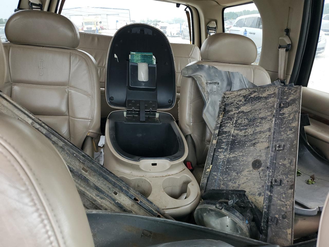 2000 Lincoln Navigator VIN: 5LMPU28A0YLJ07676 Lot: 60346655