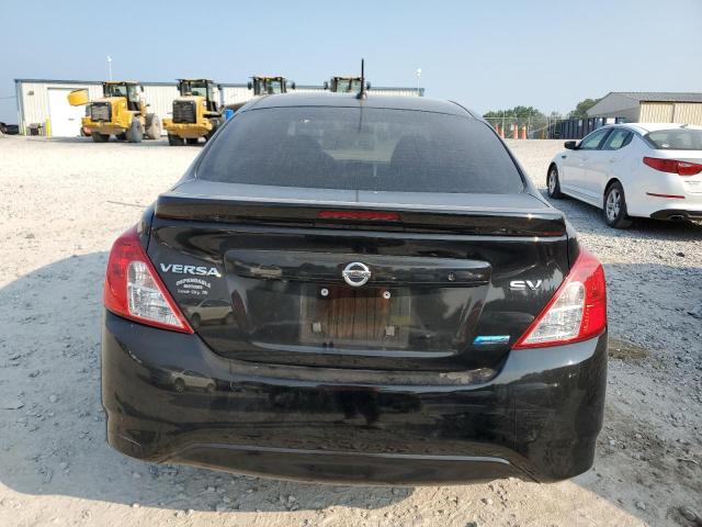 Sedans NISSAN VERSA 2015 Czarny
