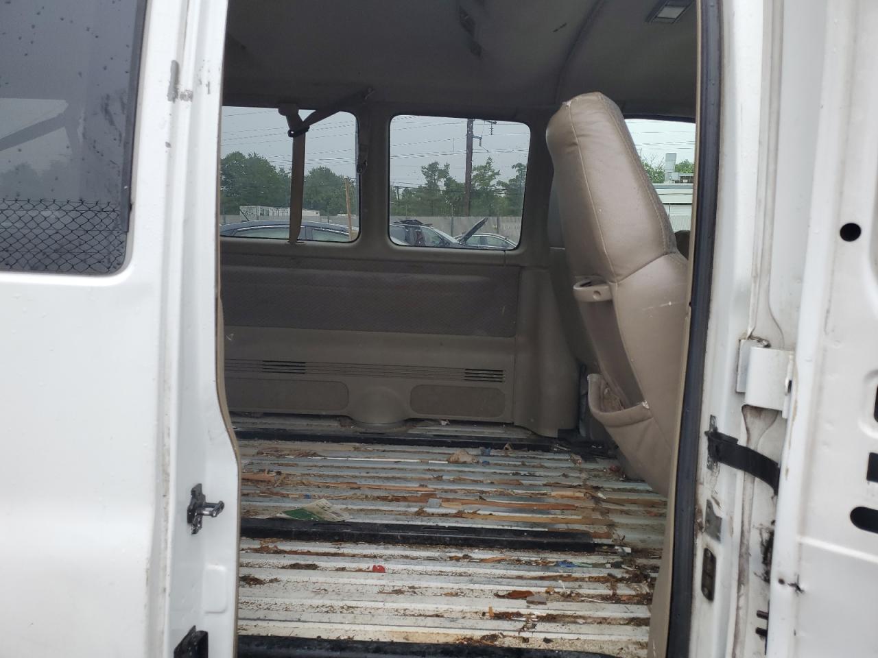 2001 Chevrolet Express G1500 VIN: 1GNFG15R111206689 Lot: 61071575
