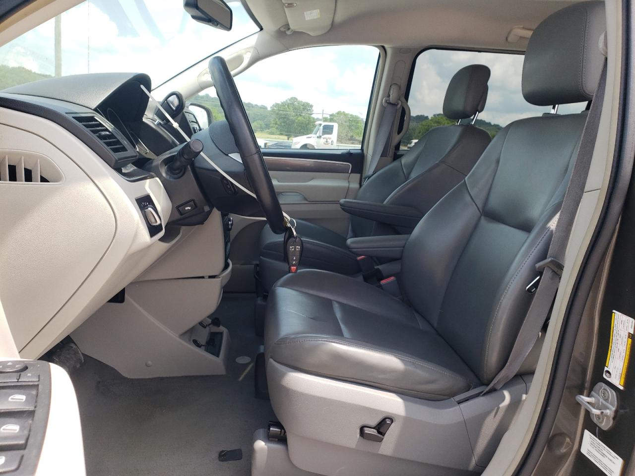 2010 Volkswagen Routan Se VIN: 2V4RW3D13AR324647 Lot: 62717025