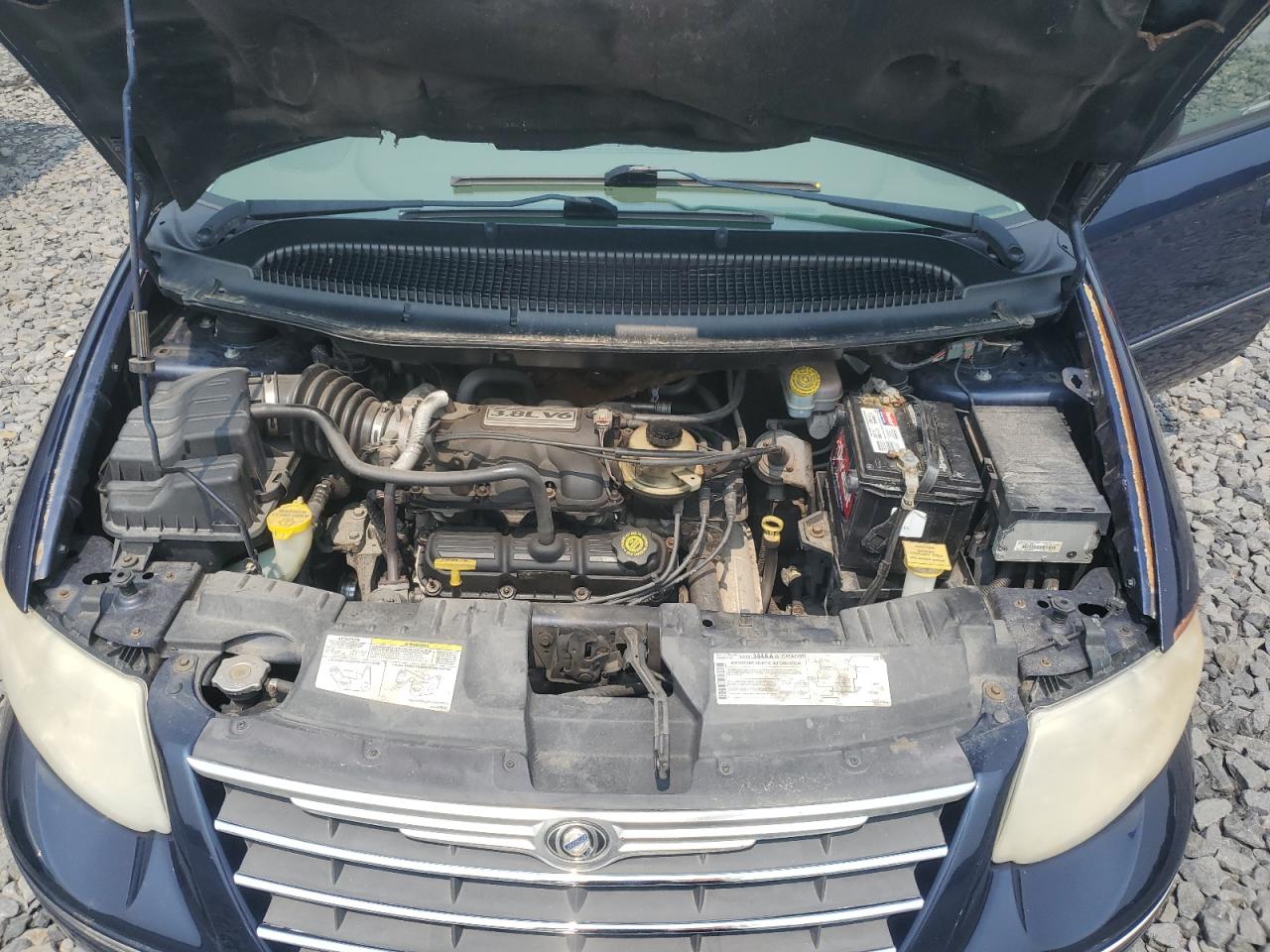 2005 Chrysler Town & Country Touring VIN: 2C4GP54L35R376281 Lot: 60508405