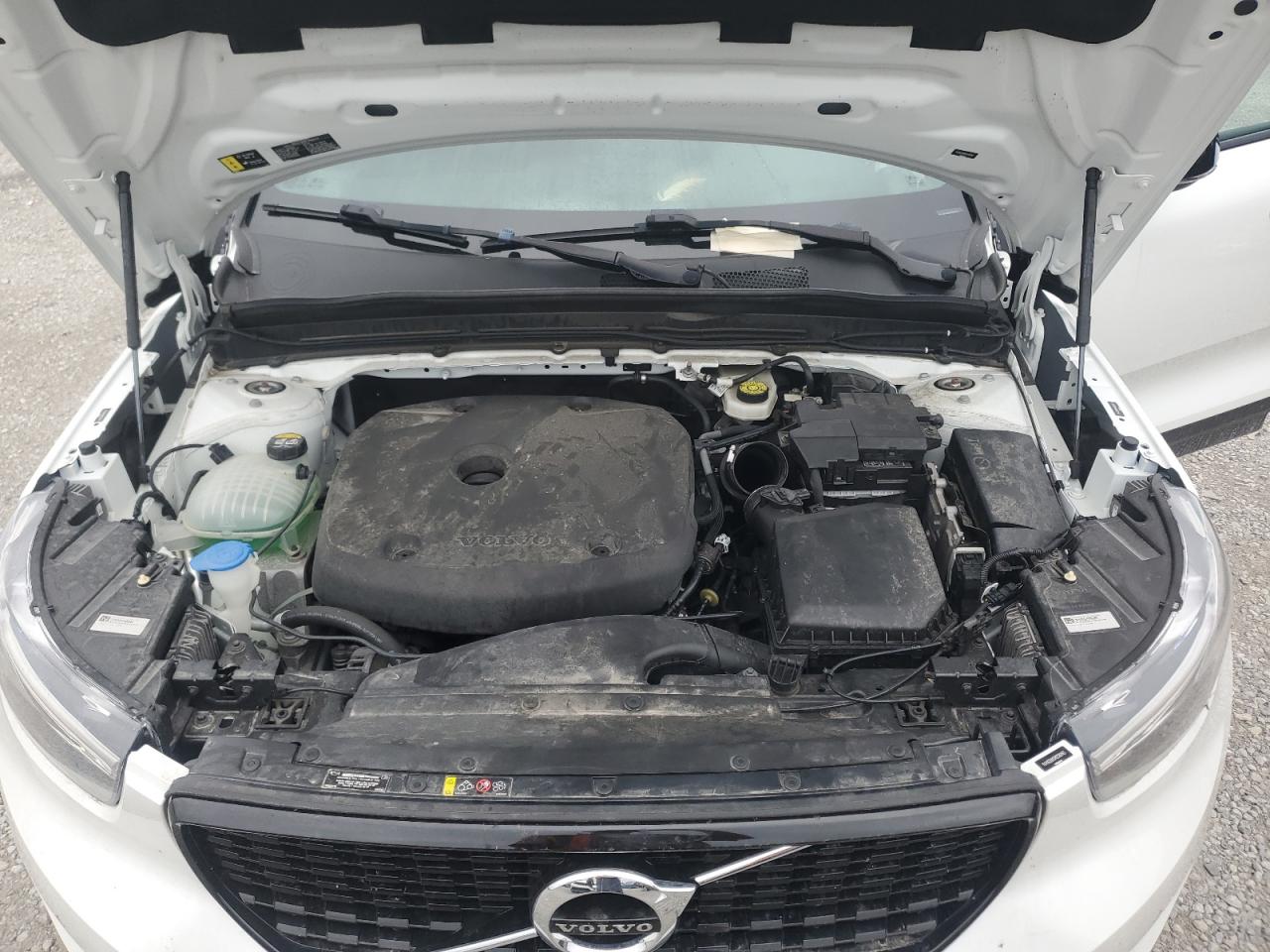 2021 Volvo Xc40 T5 R-Design VIN: YV4162UM5M2589145 Lot: 62146005
