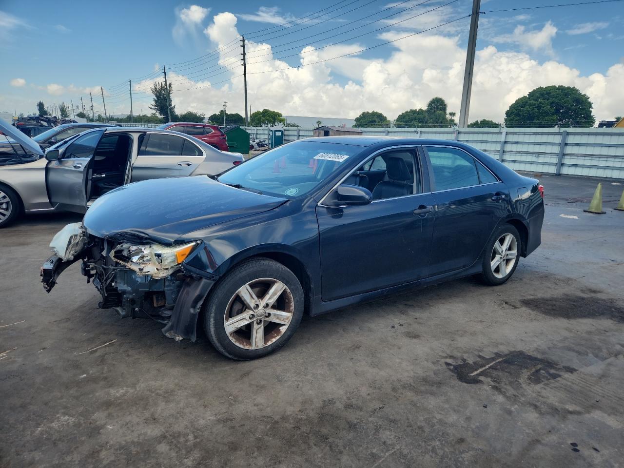 2012 Toyota Camry Base იყიდება Miami-ში, FL - Front End