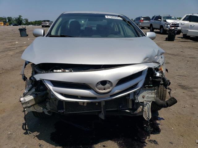 Sedans TOYOTA COROLLA 2013 Srebrny