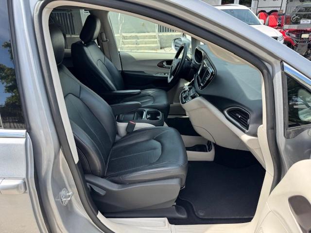  CHRYSLER PACIFICA 2019 Srebrny