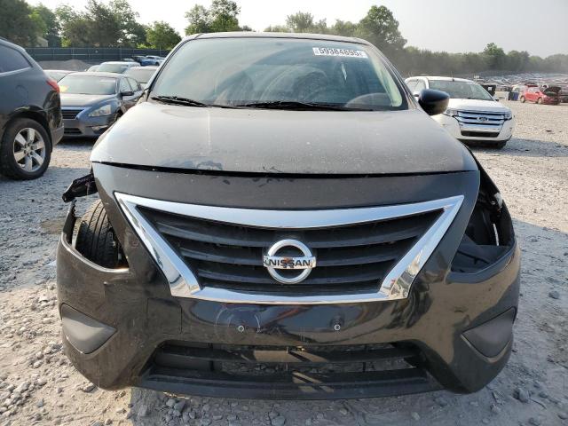 Sedans NISSAN VERSA 2015 Czarny