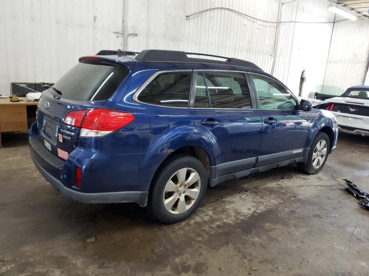 SUBARU OUTBACK 2011 VIN 4S4BRDKC8B2310879 photo 3
