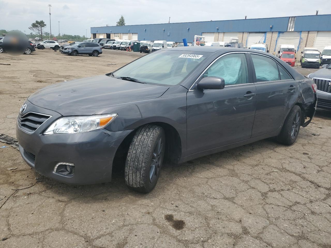 2011 Toyota Camry Base продається в Woodhaven, MI - Rear End