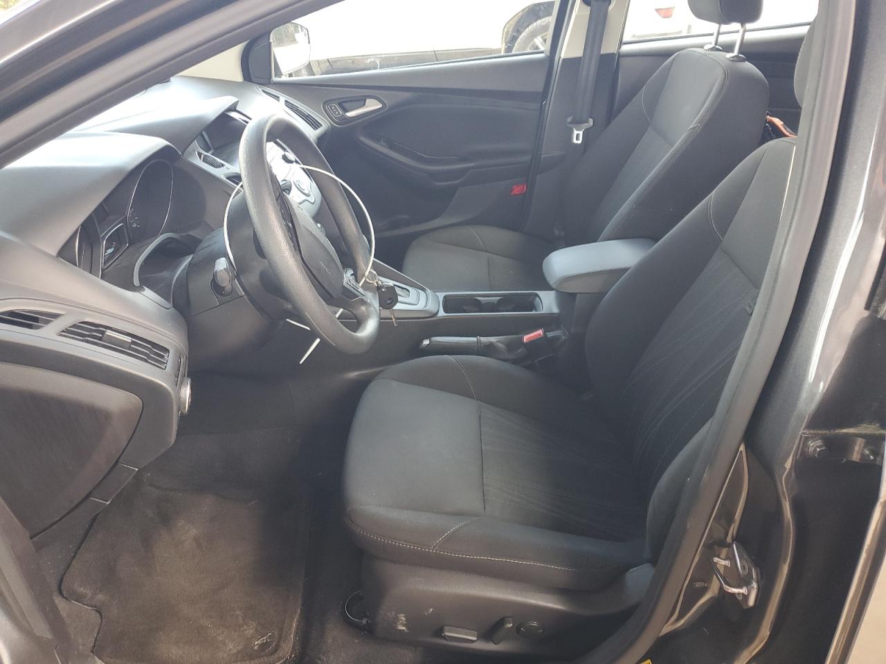 2016 Ford Focus Se VIN: 1FADP3K29GL376028 Lot: 63147275