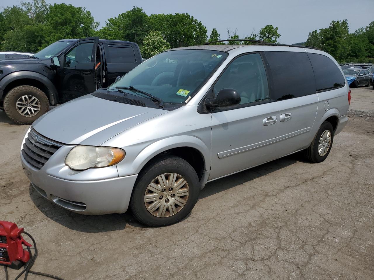 2007 Chrysler Town & Country Lx للبيع في Marlboro، NY - Minor Dent/Scratches