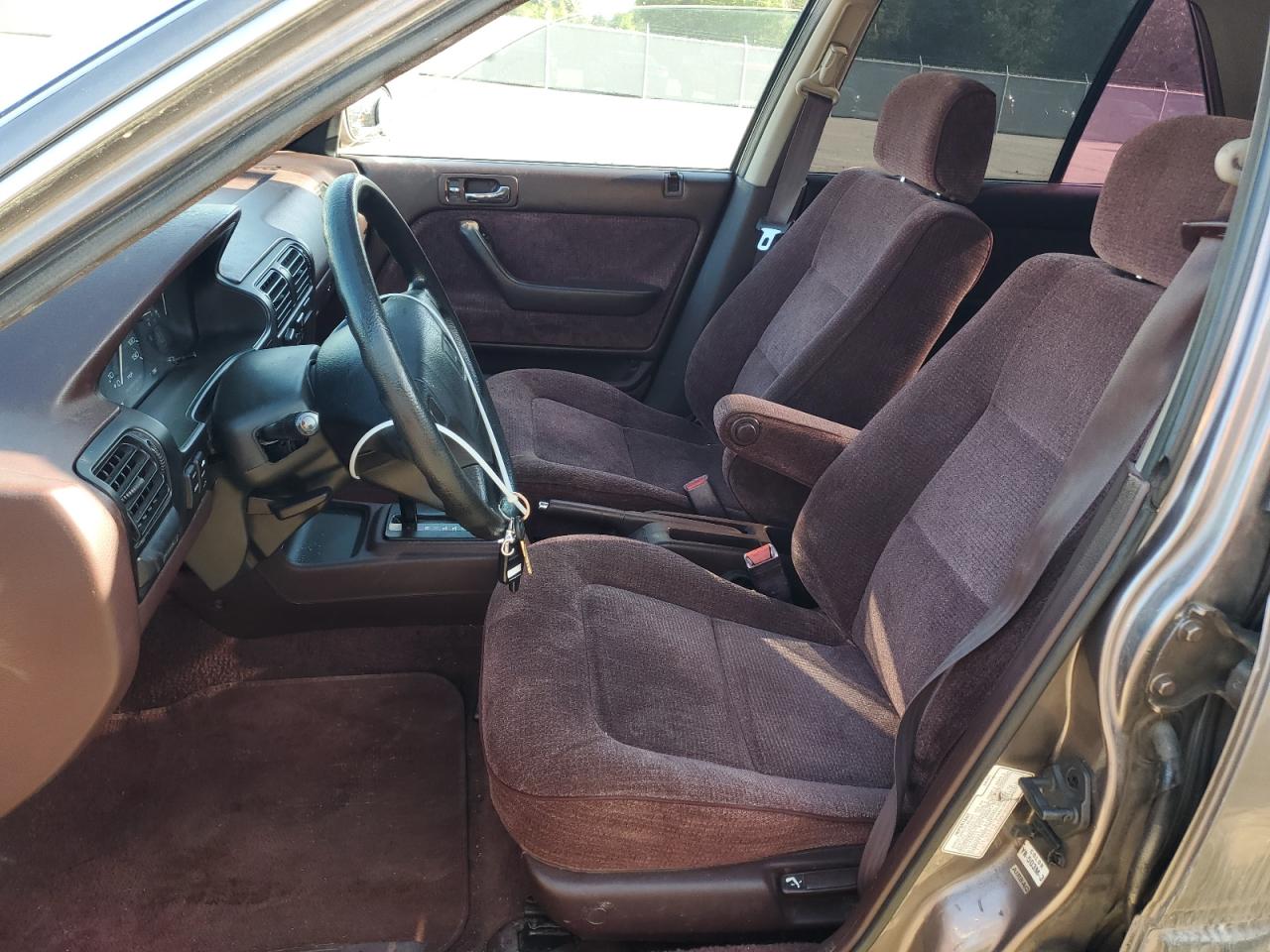 1992 Honda Accord Ex VIN: 1HGCB7673NA130331 Lot: 60263315