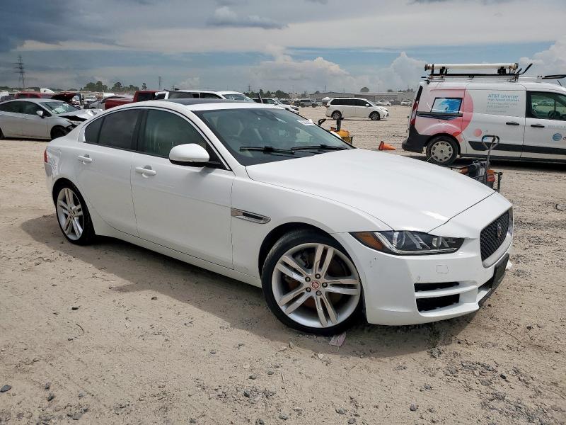 Седаны JAGUAR XE 2017 Белы