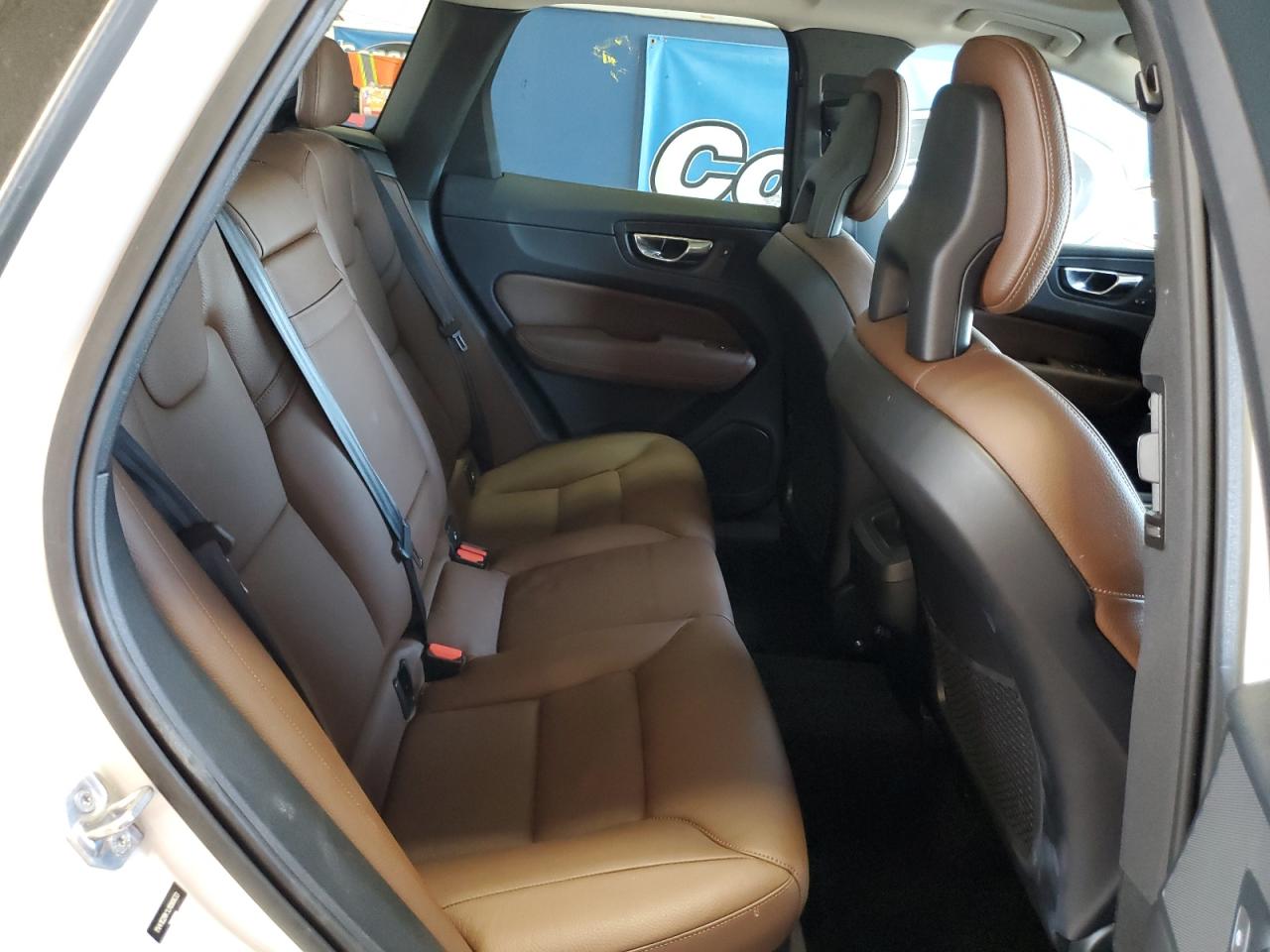 2018 Volvo Xc60 T5 Momentum VIN: YV4102RK1J1080633 Lot: 70637304