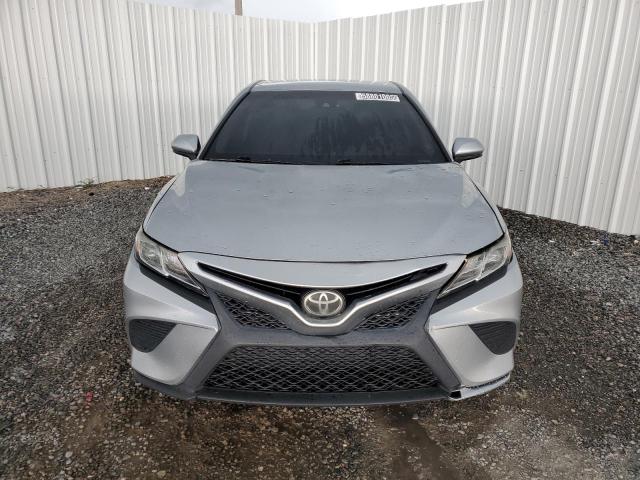  TOYOTA CAMRY 2018 Серебристый