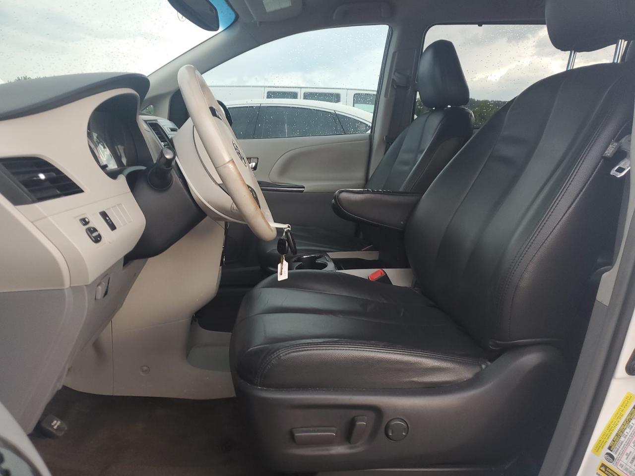 2013 Toyota Sienna Sport VIN: 5TDXK3DC5DS332680 Lot: 62996265