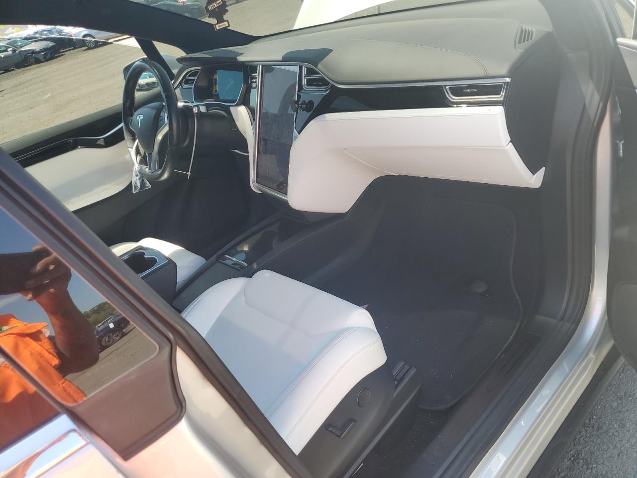 2018 Tesla Model X VIN: 5YJXCDE23JF090870 Lot: 60727355