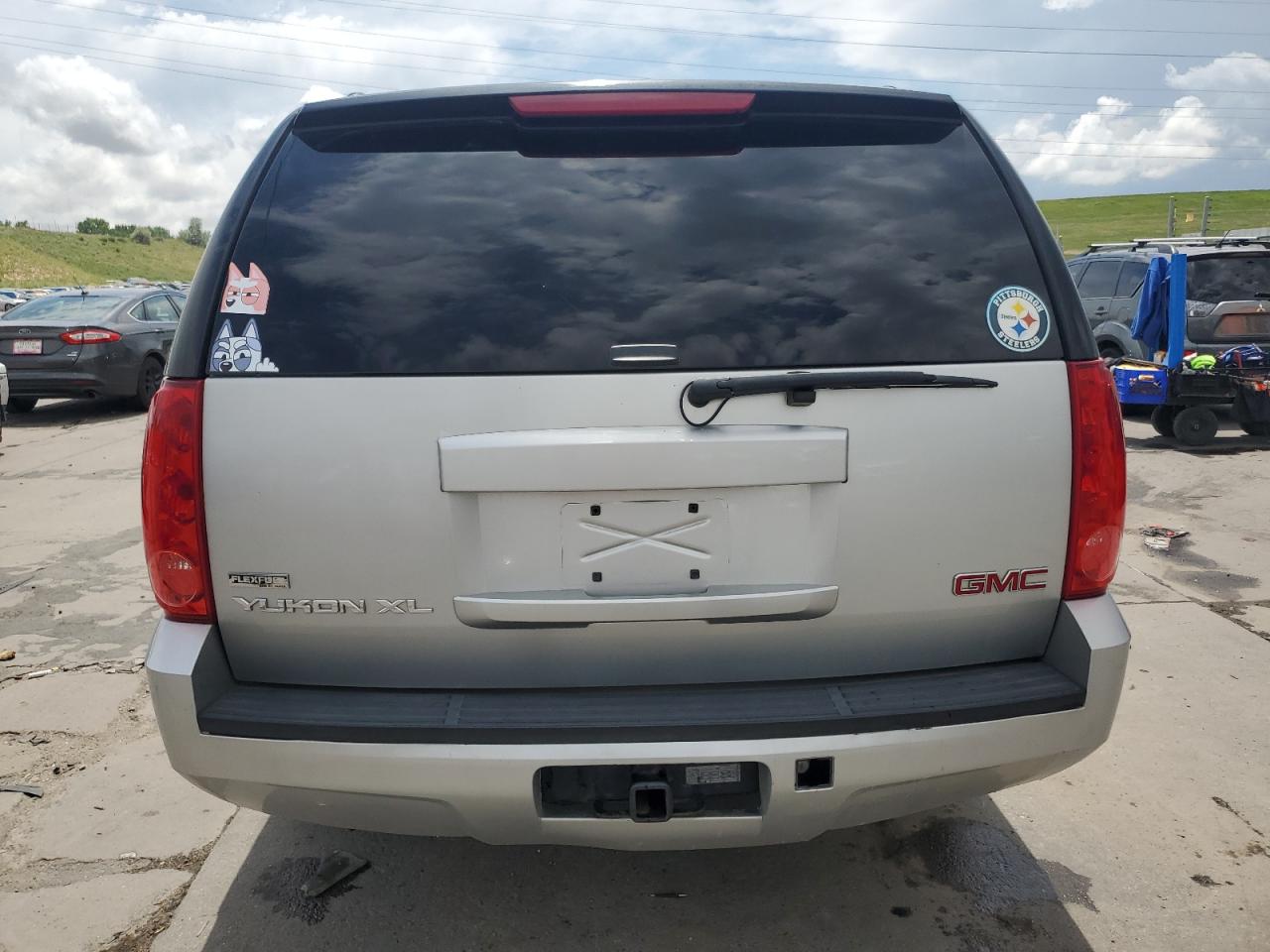 2011 GMC Yukon Xl K1500 Sle VIN: 1GKS2HE32BR262724 Lot: 61166045