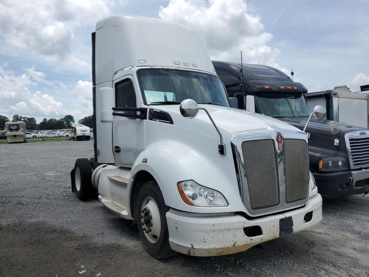 2014 Kenworth T680 Semi Truck zu verkaufen in Gastonia, NC - Minor Dent/Scratches