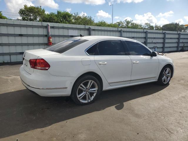 Sedans VOLKSWAGEN PASSAT 2015 Biały