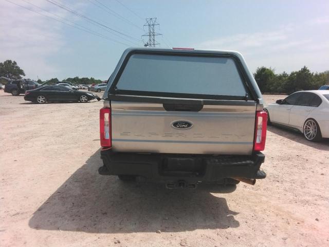  FORD F250 2024 Srebrny