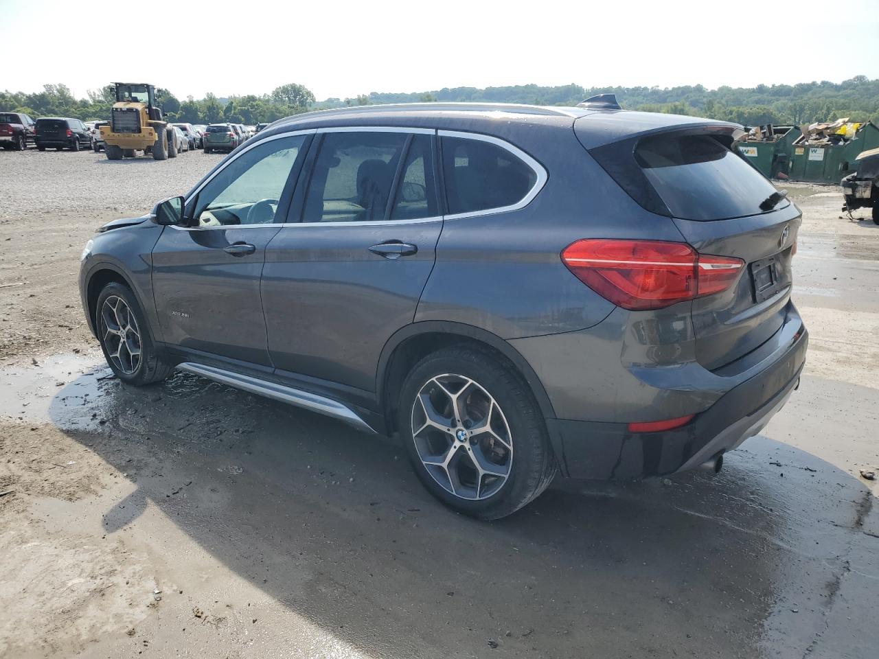 BMW X1 2016 VIN WBXHT3Z30G4A48597 photo 2