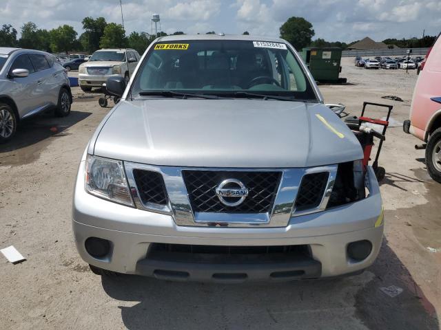  NISSAN FRONTIER 2017 Серебристый