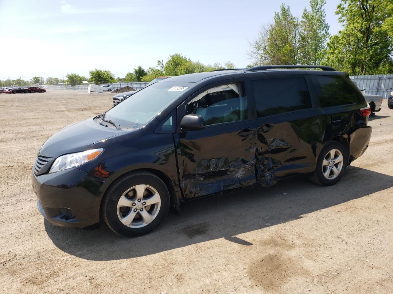 London, ON에서 판매 중인 2017 Toyota Sienna - Side