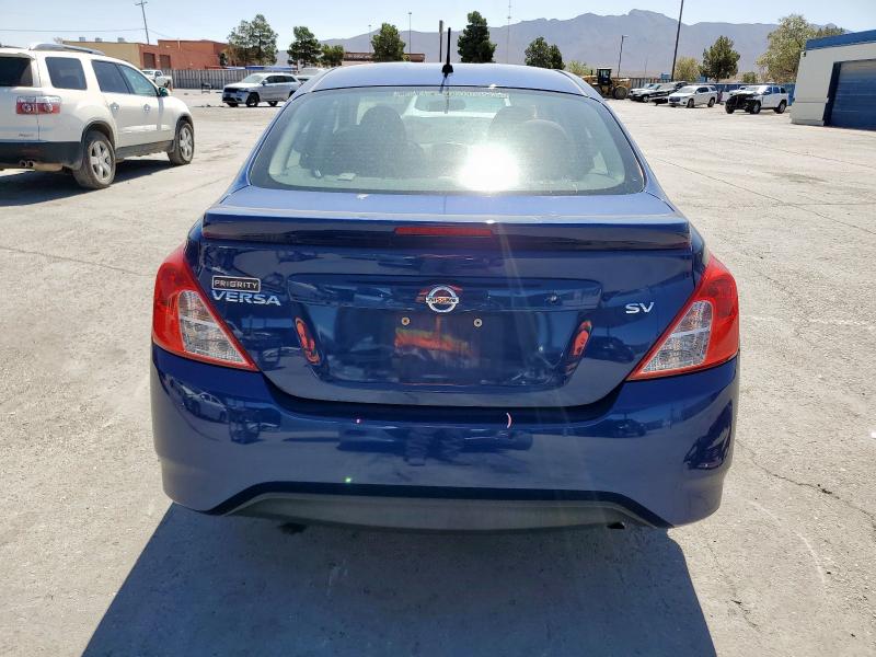 NISSAN VERSA 2018 Granatowy