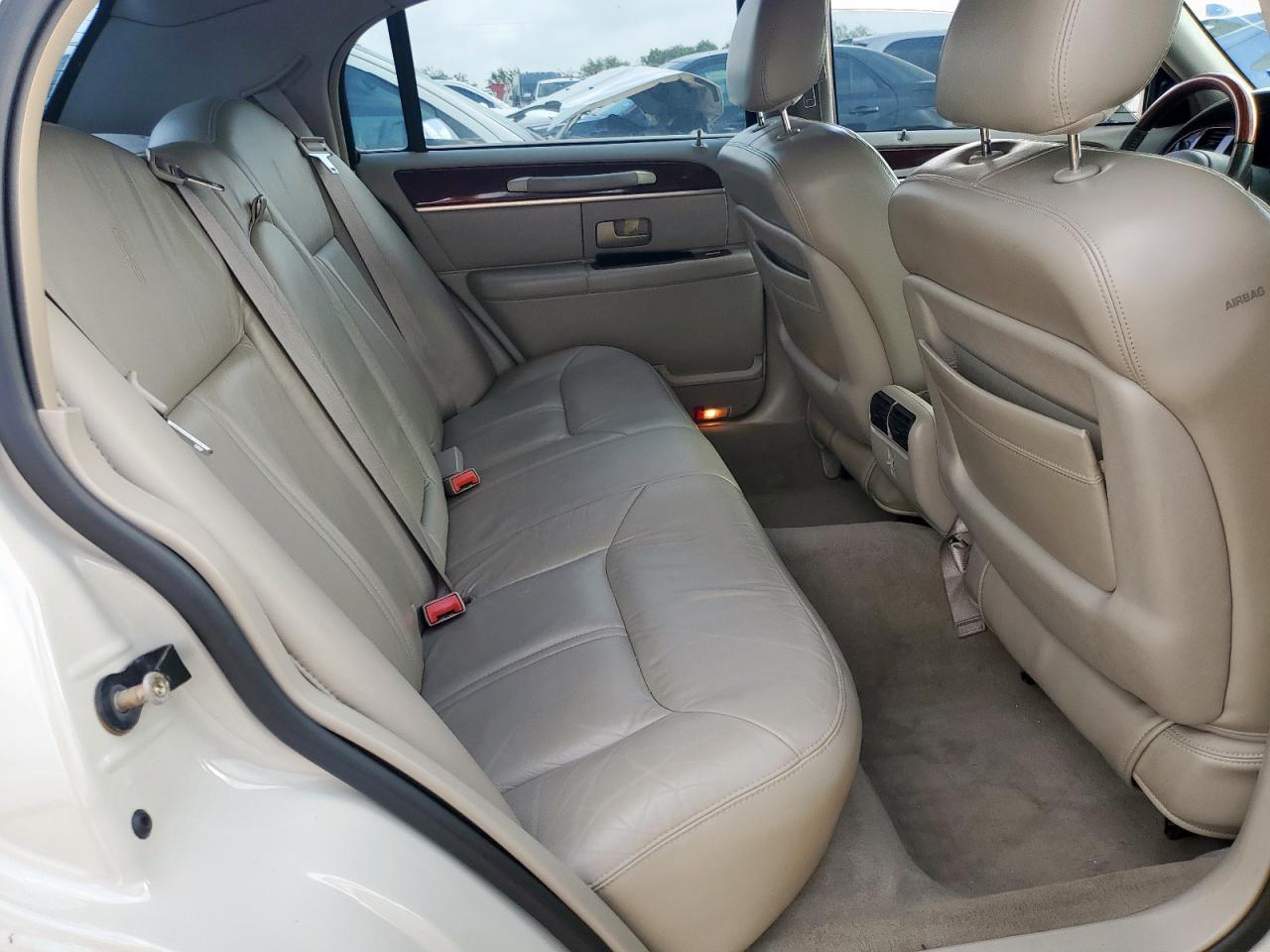 2004 Lincoln Town Car Ultimate VIN: 1LNHM83W24Y660405 Lot: 59221395