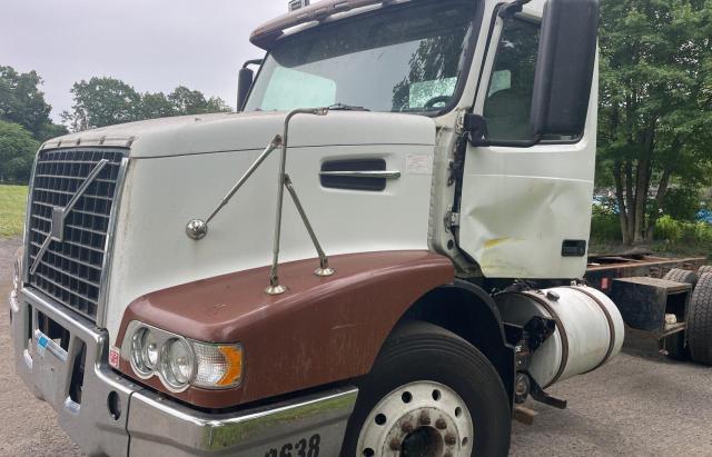 2010 VOLVO VHD   