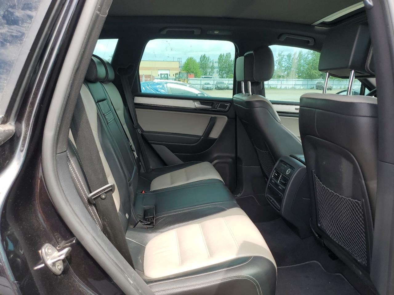 2017 Volkswagen Touareg Wolfsburg VIN: WVGRF7BP5HD004148 Lot: 60596085